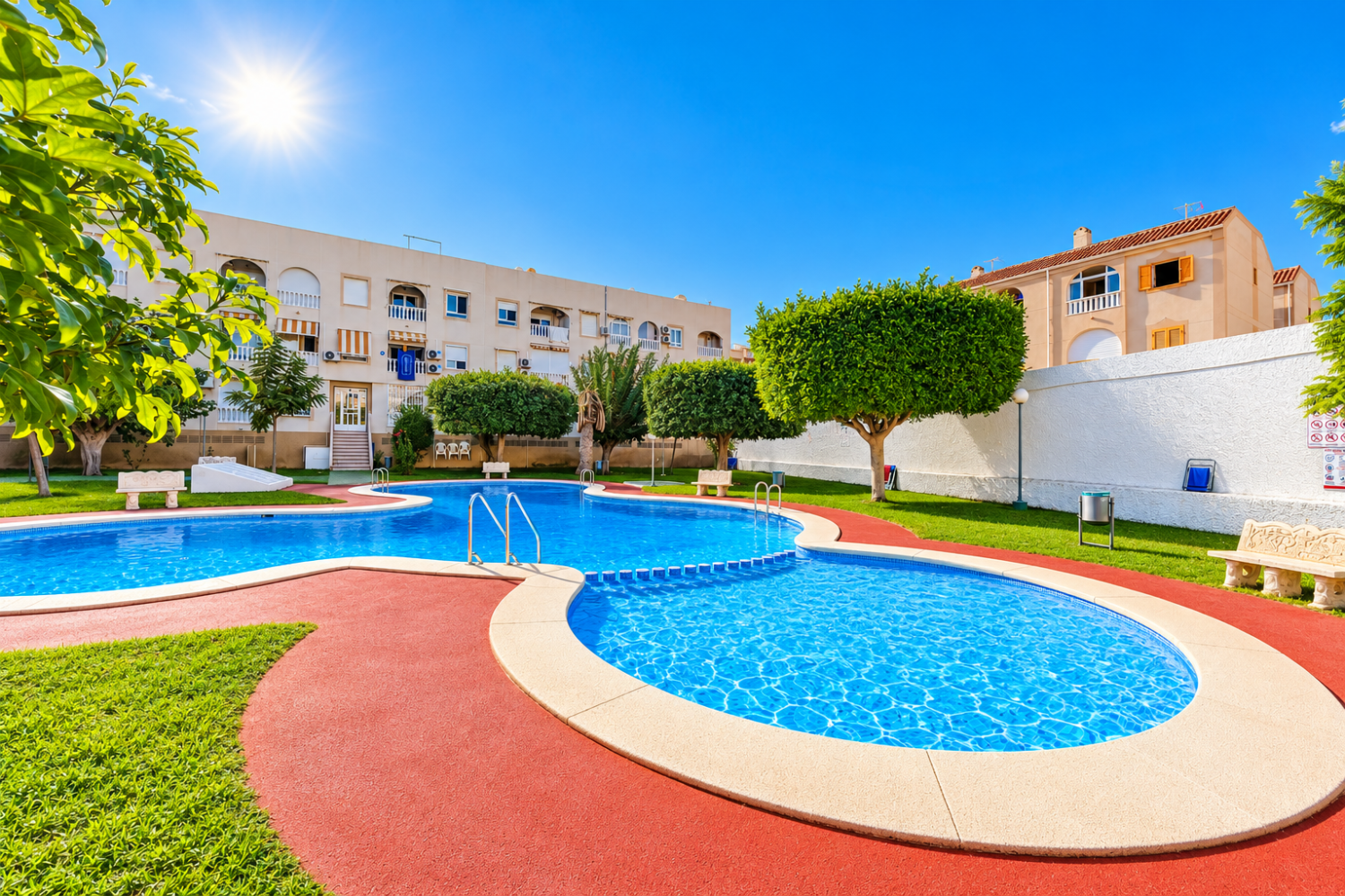 Piso céntrico en Torrevieja con garaje y piscina comunitaria