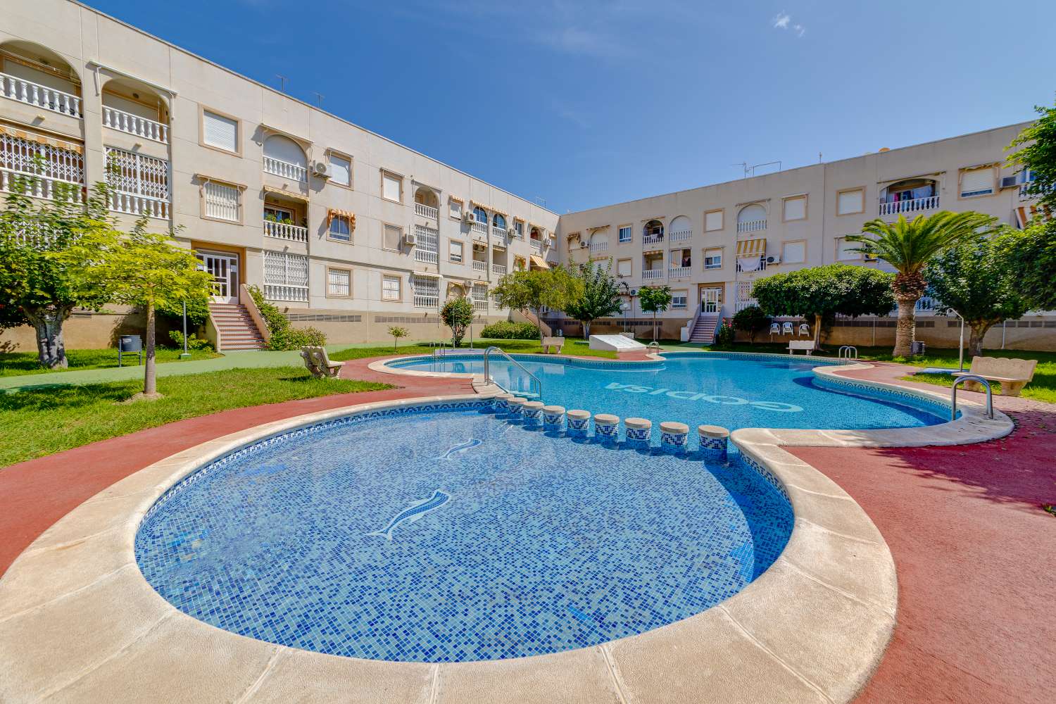 Piso céntrico en Torrevieja con garaje y piscina comunitaria