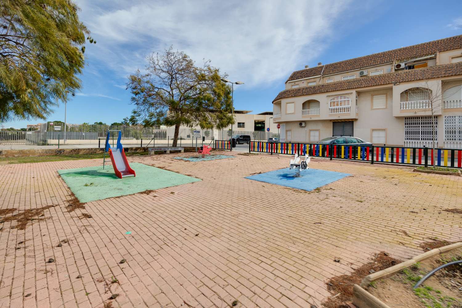 Piso céntrico en Torrevieja con garaje y piscina comunitaria