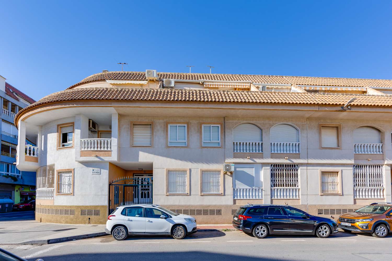 Piso céntrico en Torrevieja con garaje y piscina comunitaria
