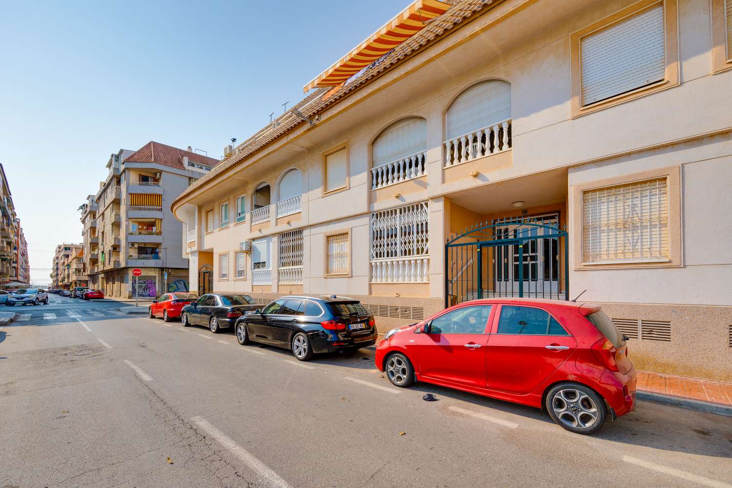 Piso céntrico en Torrevieja con garaje y piscina comunitaria