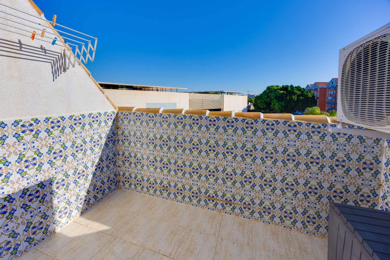 Piso céntrico en Torrevieja con garaje y piscina comunitaria