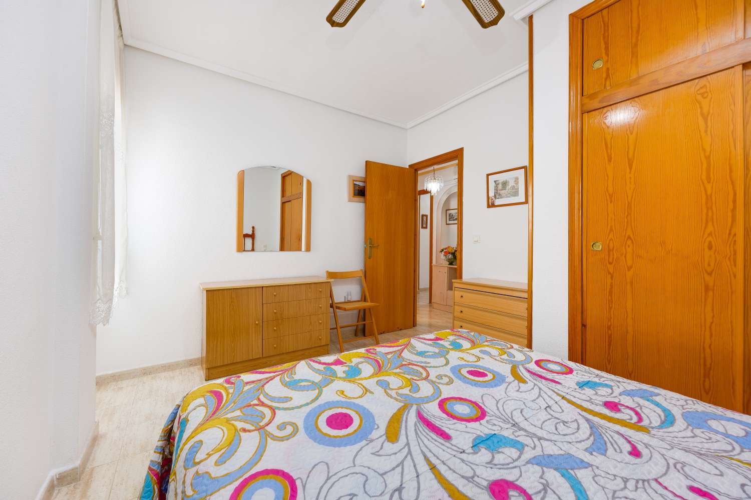 Piso céntrico en Torrevieja con garaje y piscina comunitaria