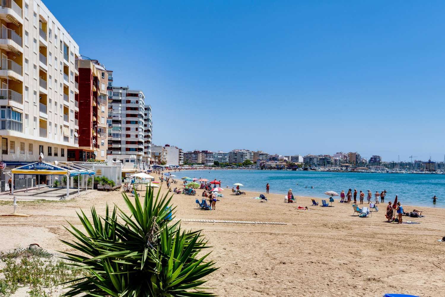 Piso céntrico en Torrevieja con garaje y piscina comunitaria