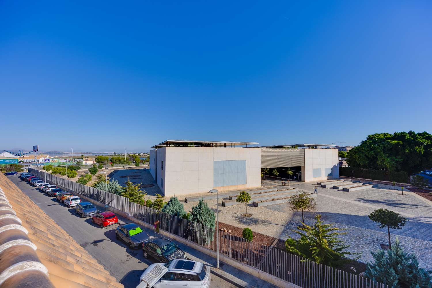 Piso céntrico en Torrevieja con garaje y piscina comunitaria