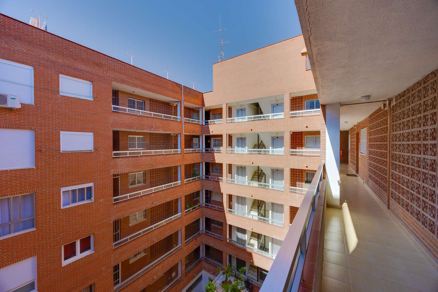 Piso de 2 dormitorios con orientación sur en Torrevieja