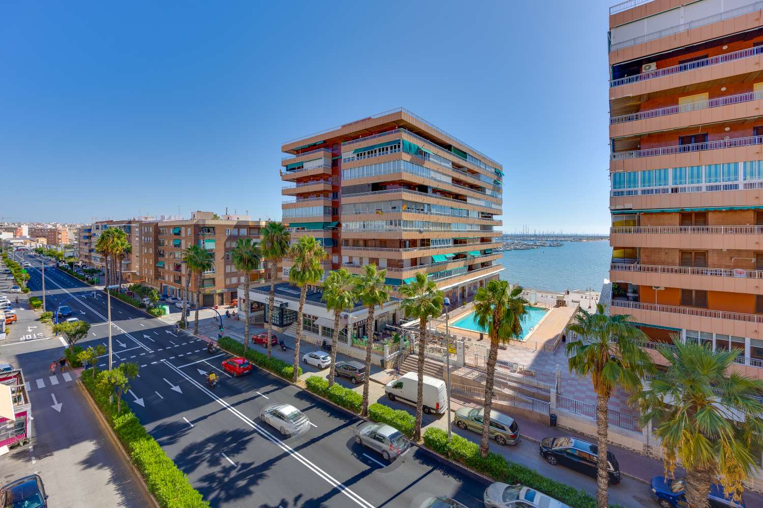 Piso de 2 dormitorios con orientación sur en Torrevieja