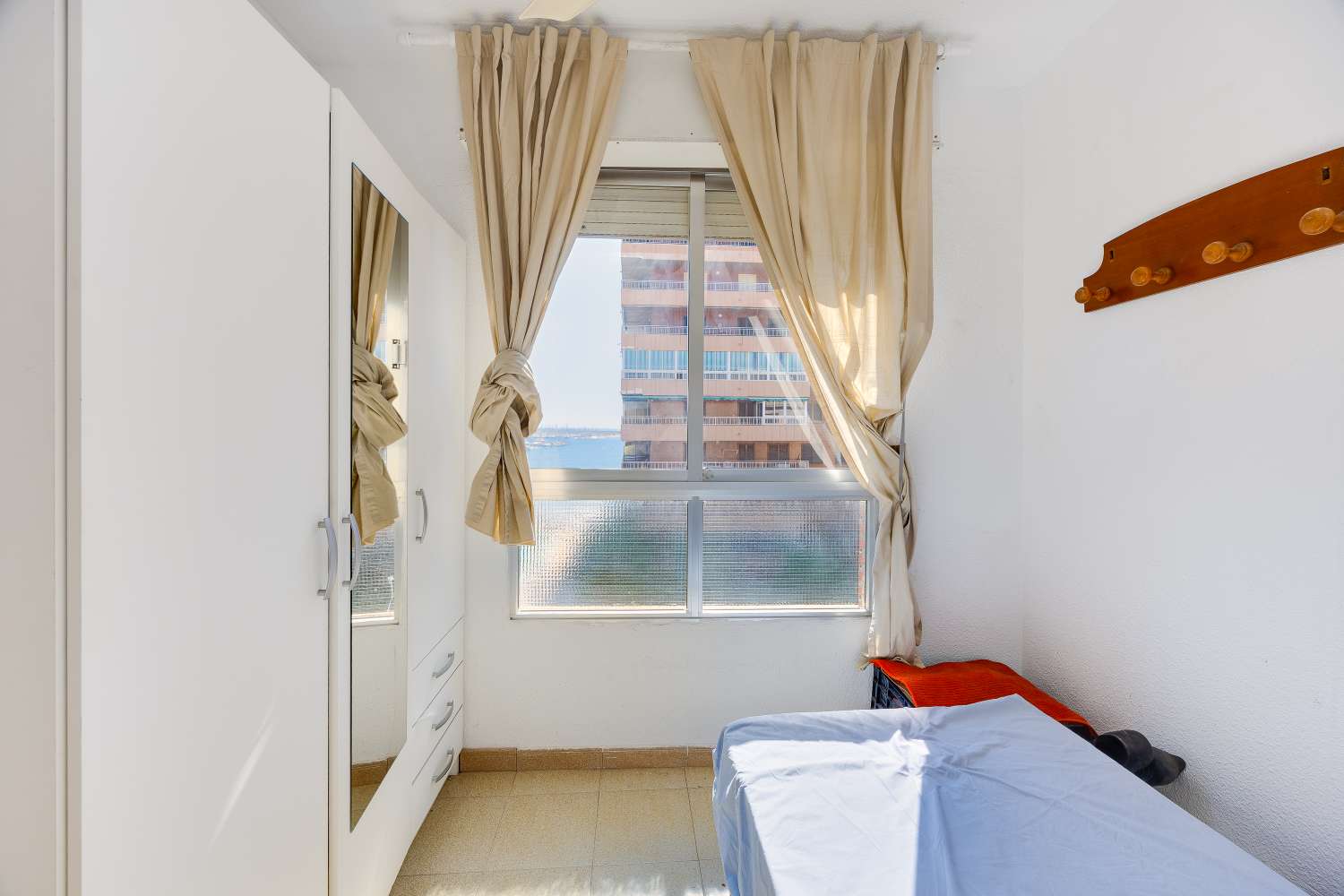 Piso de 2 dormitorios con orientación sur en Torrevieja