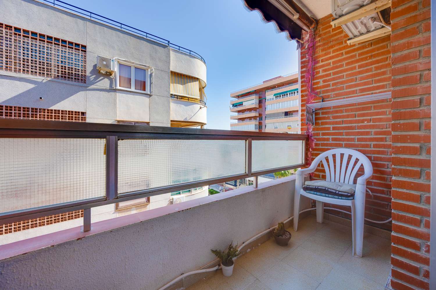 Piso de 2 dormitorios con orientación sur en Torrevieja