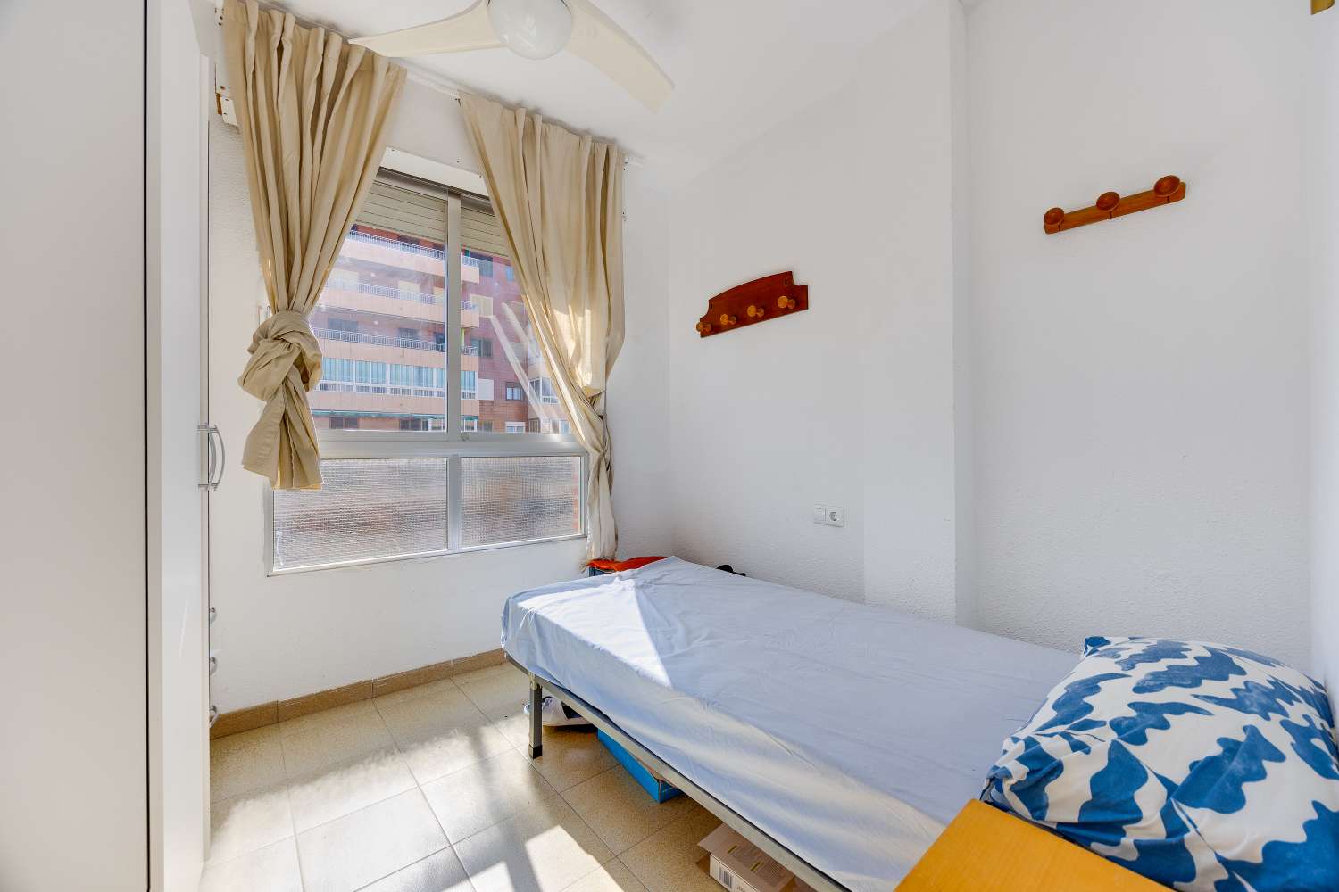 Piso de 2 dormitorios con orientación sur en Torrevieja