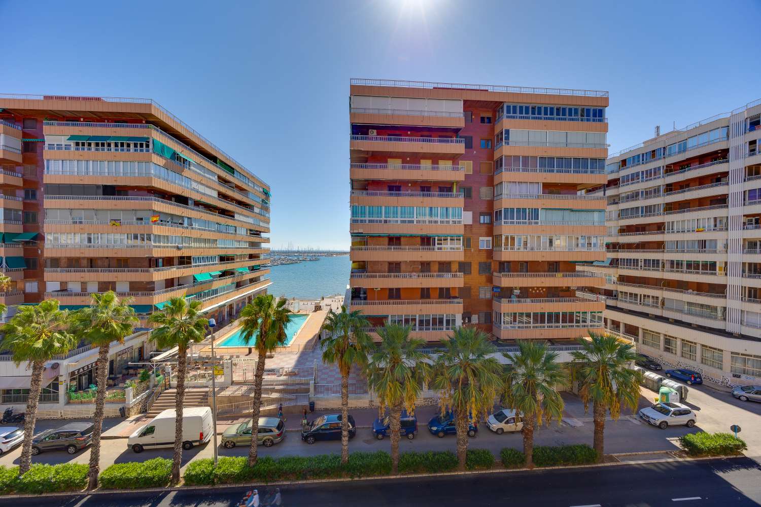 Piso de 2 dormitorios con orientación sur en Torrevieja