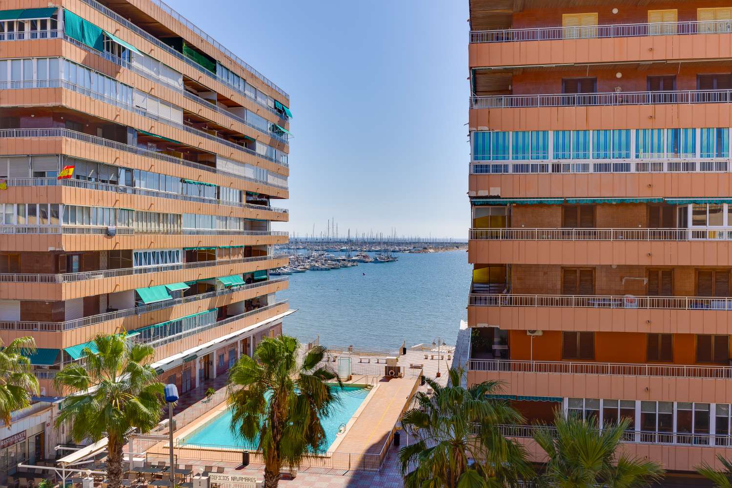Piso de 2 dormitorios con orientación sur en Torrevieja