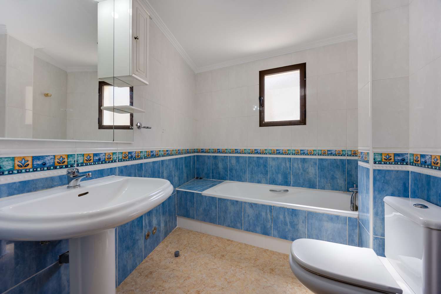 Spacious 3-Bedroom Apartment with Communal Pool & Garage in San Miguel de Salinas