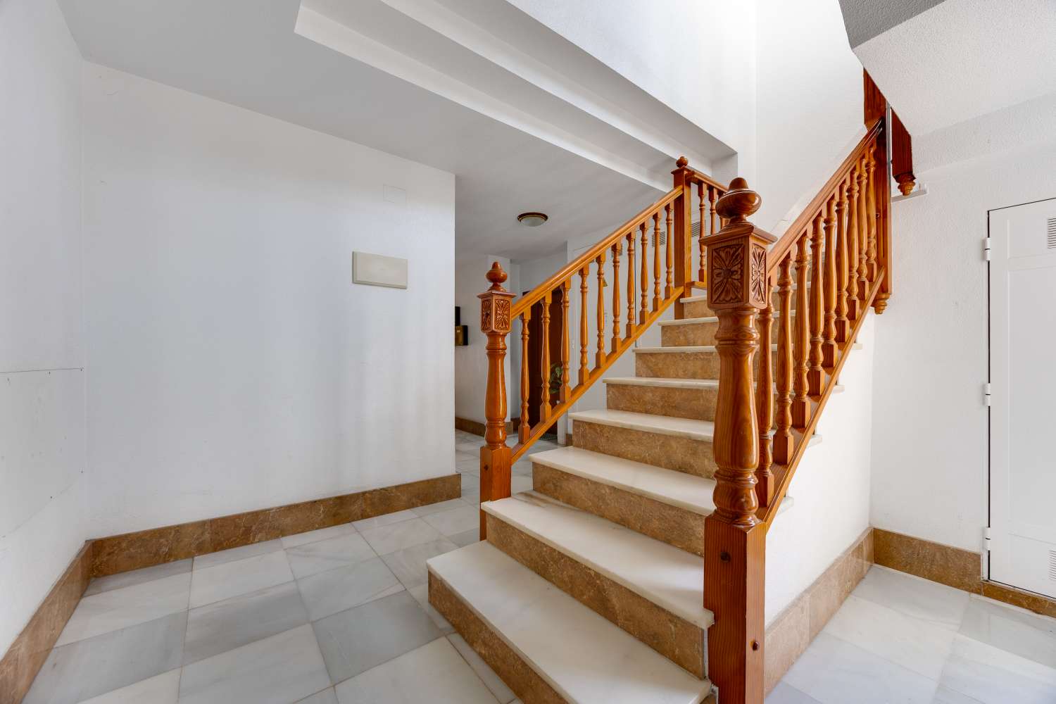 Spacious 3-Bedroom Apartment with Communal Pool & Garage in San Miguel de Salinas