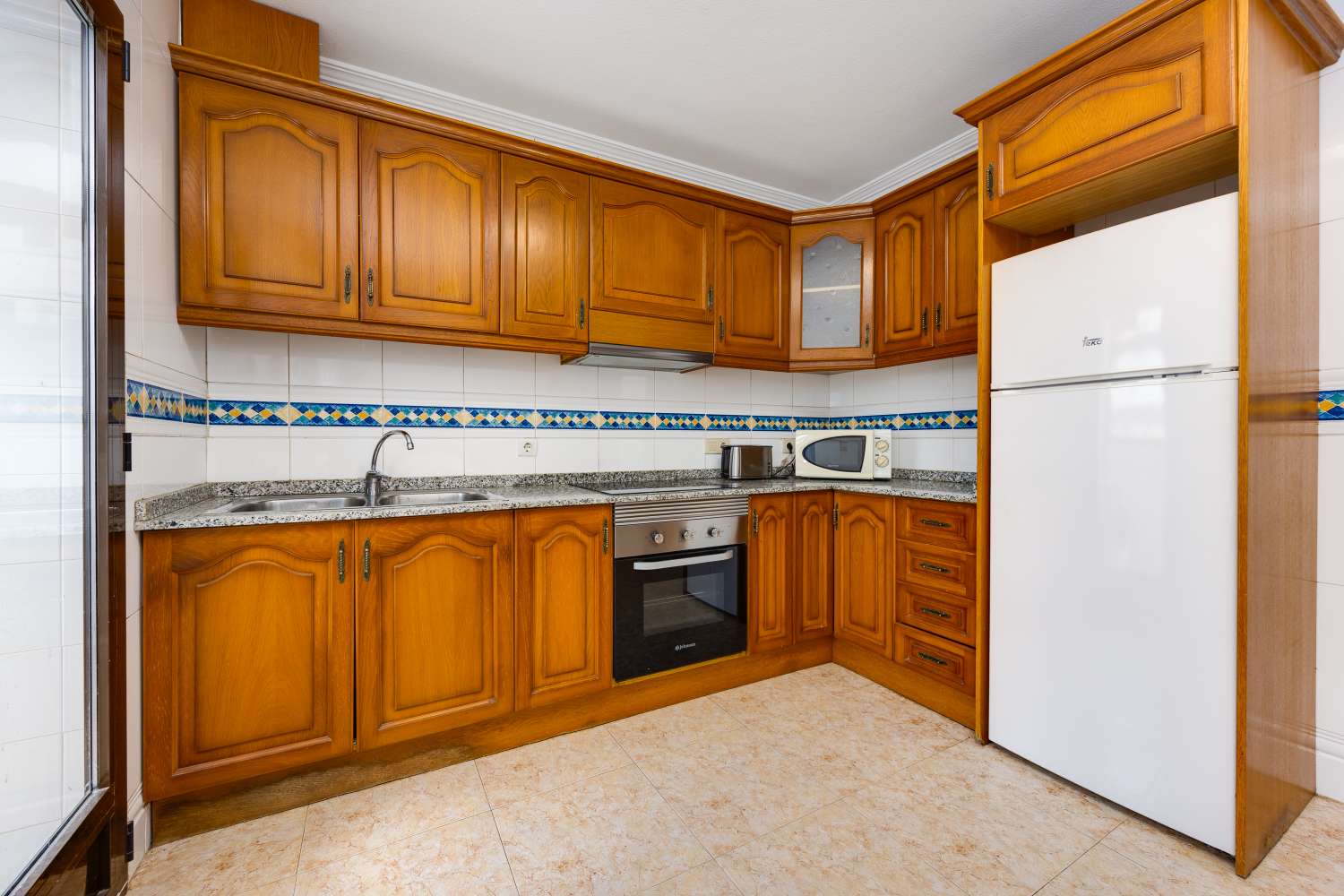 Spacious 3-Bedroom Apartment with Communal Pool & Garage in San Miguel de Salinas