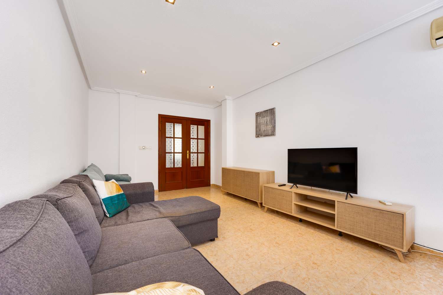 Spacious 3-Bedroom Apartment with Communal Pool & Garage in San Miguel de Salinas