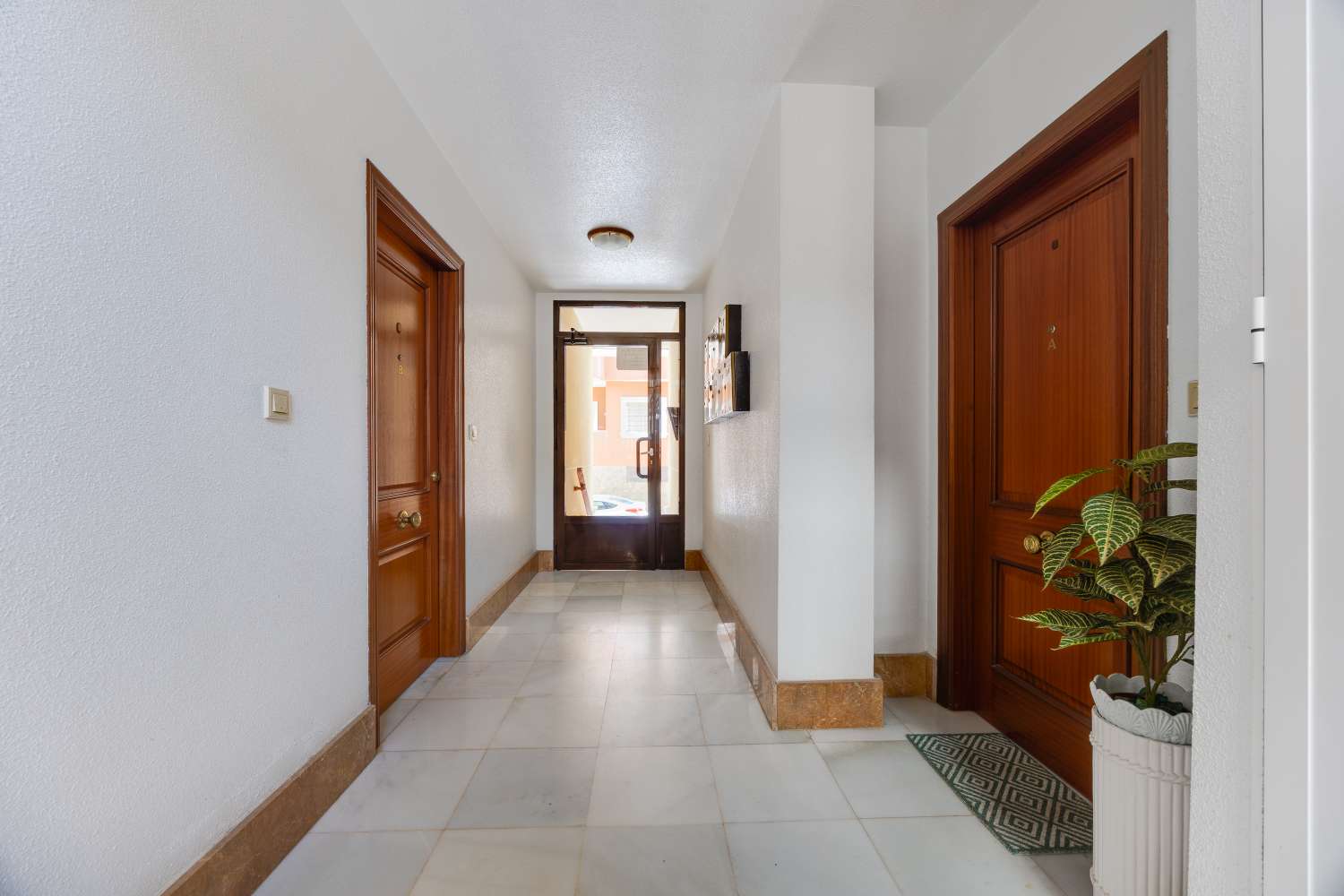 Spacious 3-Bedroom Apartment with Communal Pool & Garage in San Miguel de Salinas