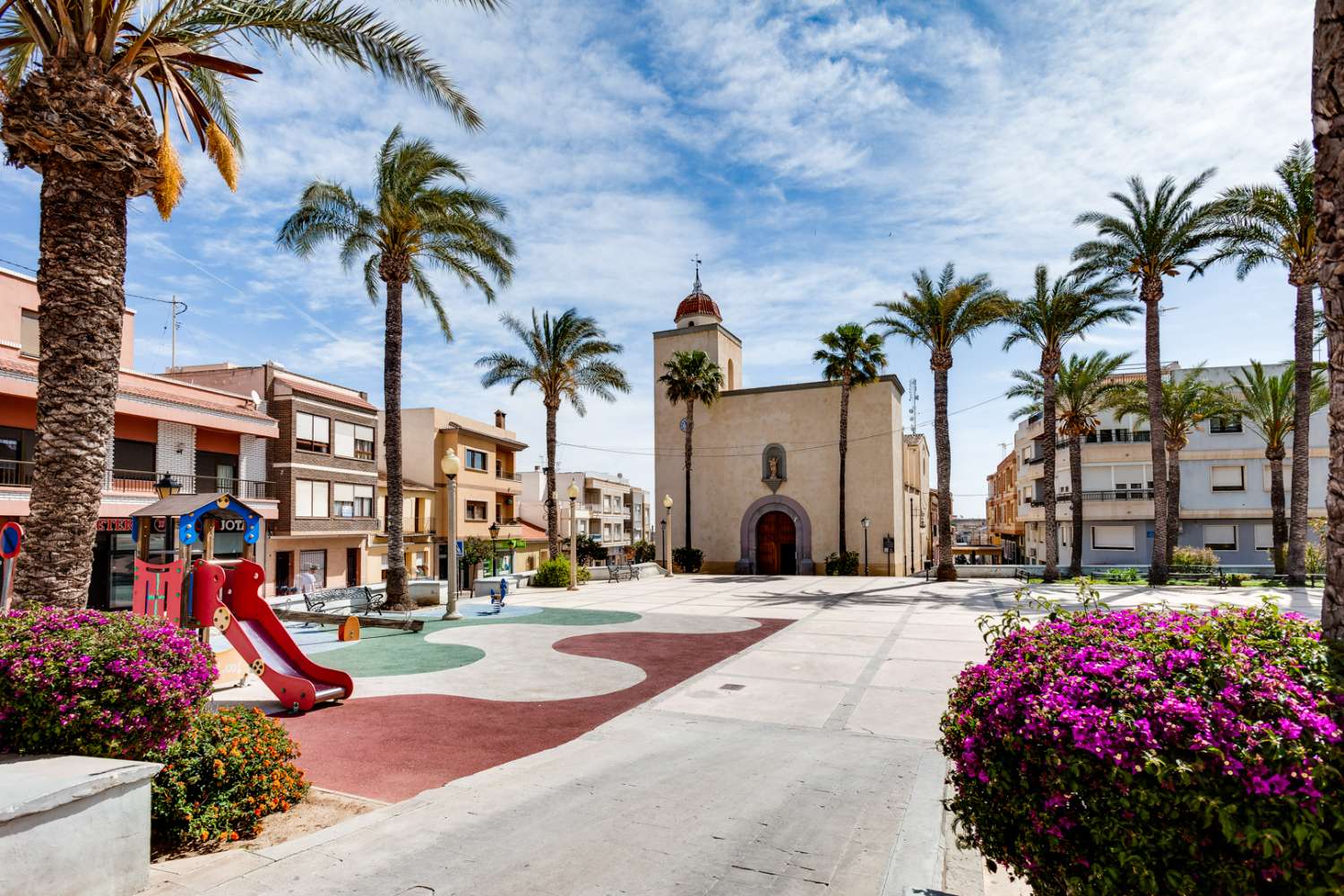 Spacious 3-Bedroom Apartment with Communal Pool & Garage in San Miguel de Salinas