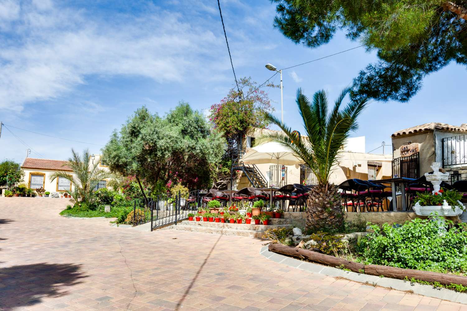 Spacious 3-Bedroom Apartment with Communal Pool & Garage in San Miguel de Salinas