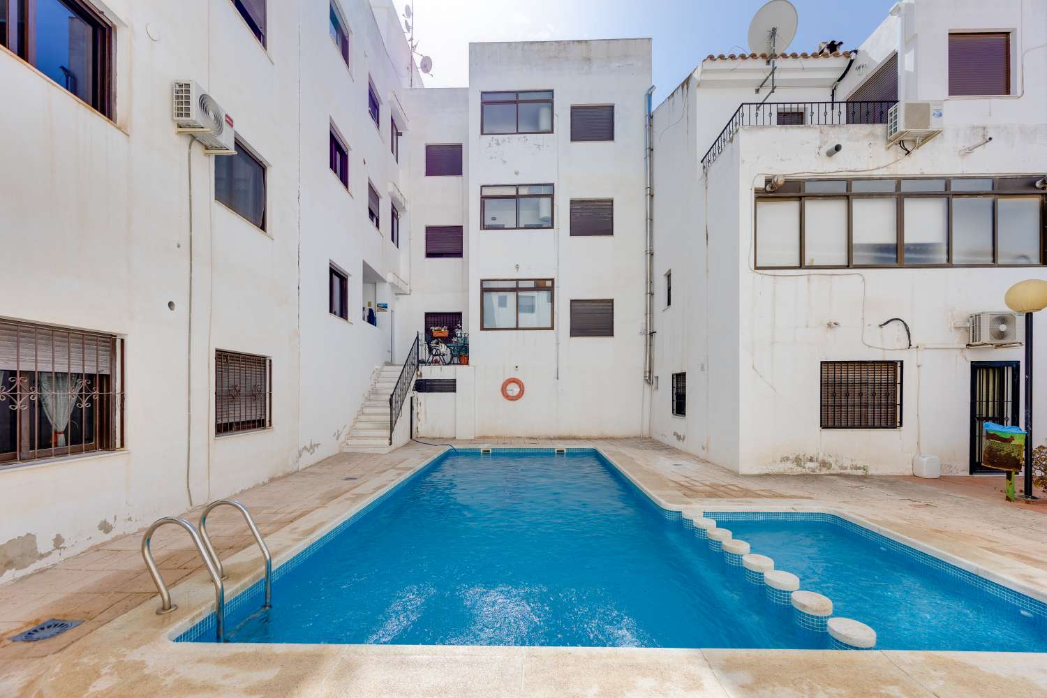 Spacious 3-Bedroom Apartment with Communal Pool & Garage in San Miguel de Salinas