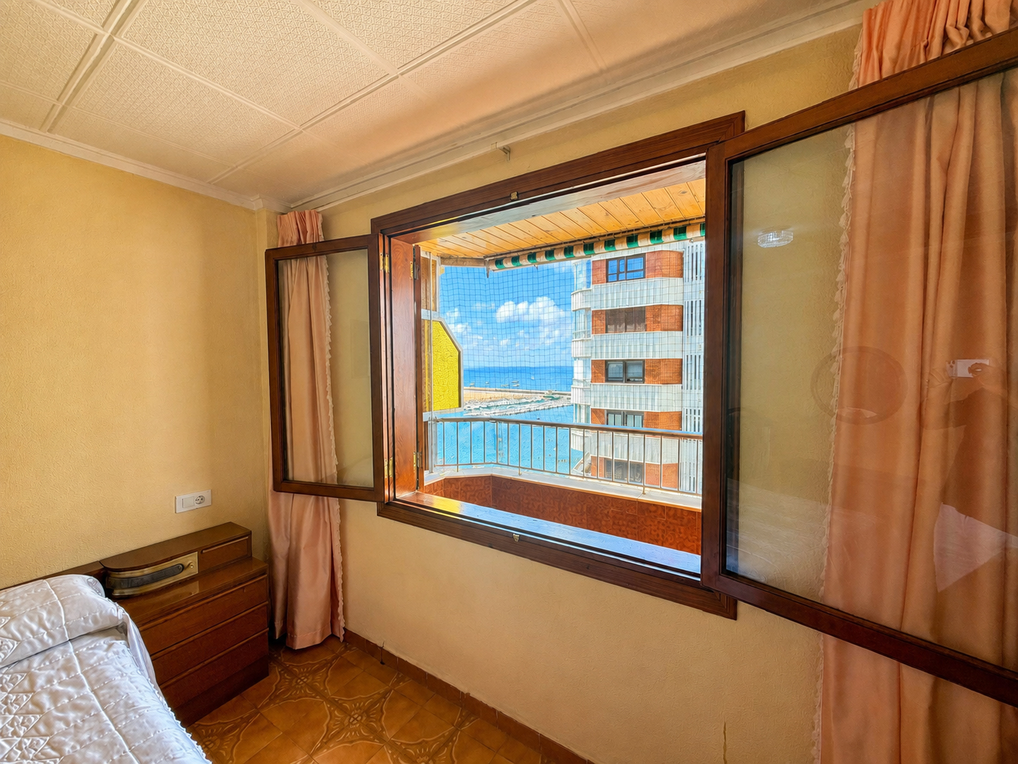 Beachfront Apartment with Direct Sea Views in Playa del Acequión, Torrevieja