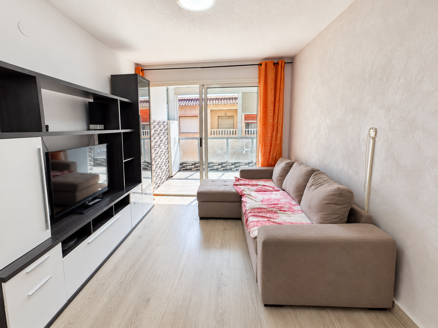 Property with Communal Pool Near the Beach in Playa de Los Náufragos, Torrevieja