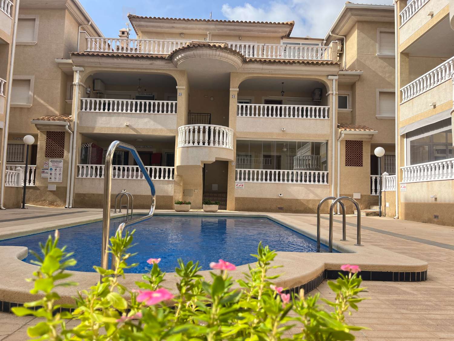 Ejendom med pooludsigt i La Florida, Orihuela Costa