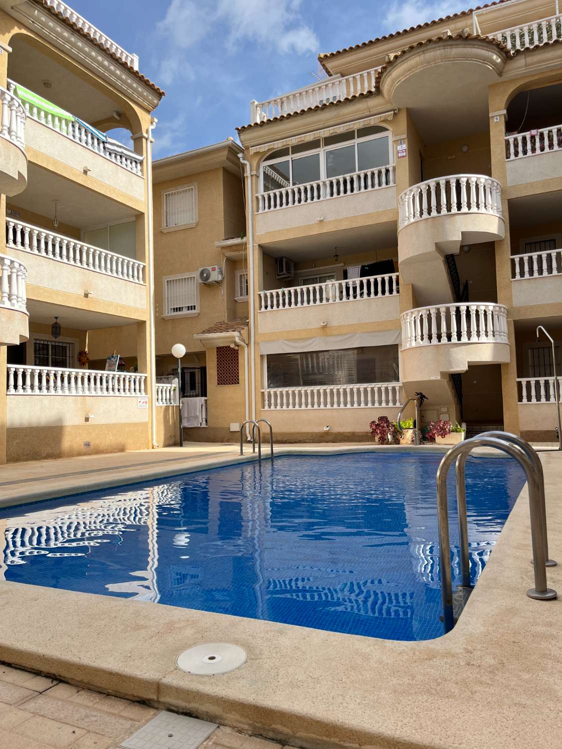Ejendom med pooludsigt i La Florida, Orihuela Costa