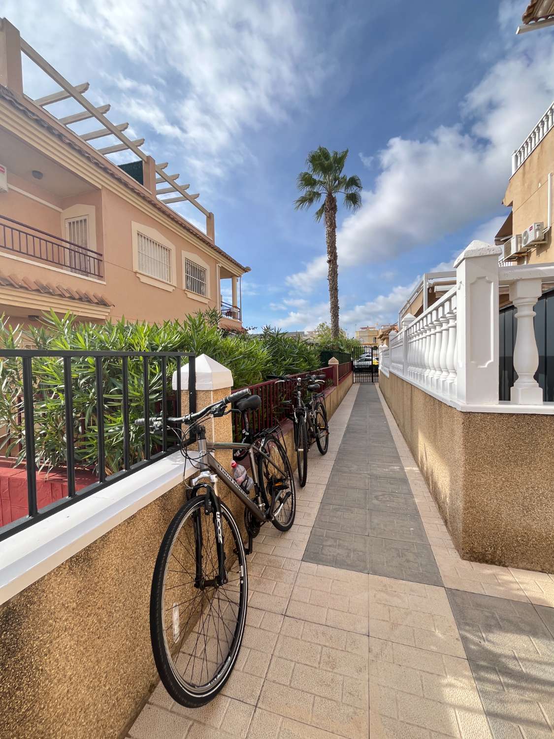 Ejendom med pooludsigt i La Florida, Orihuela Costa