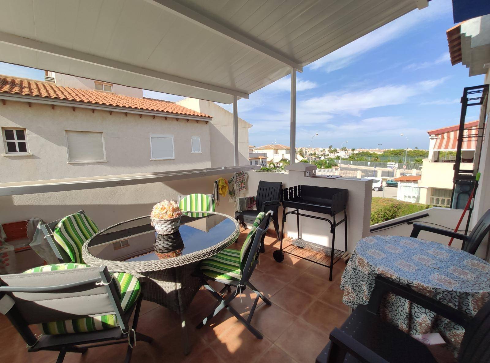 Top floor apartment with 2 bedrooms, 1 bathroom and communal pool.