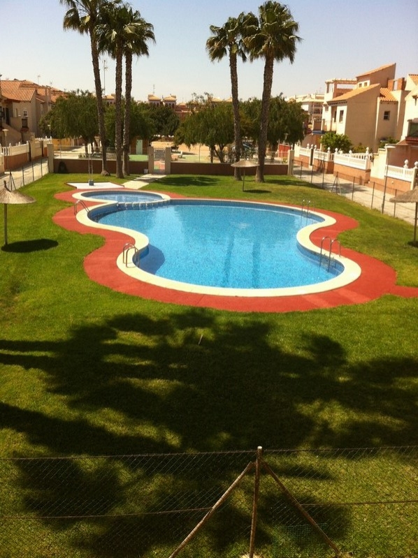 Top floor apartment with 2 bedrooms, 1 bathroom and communal pool.