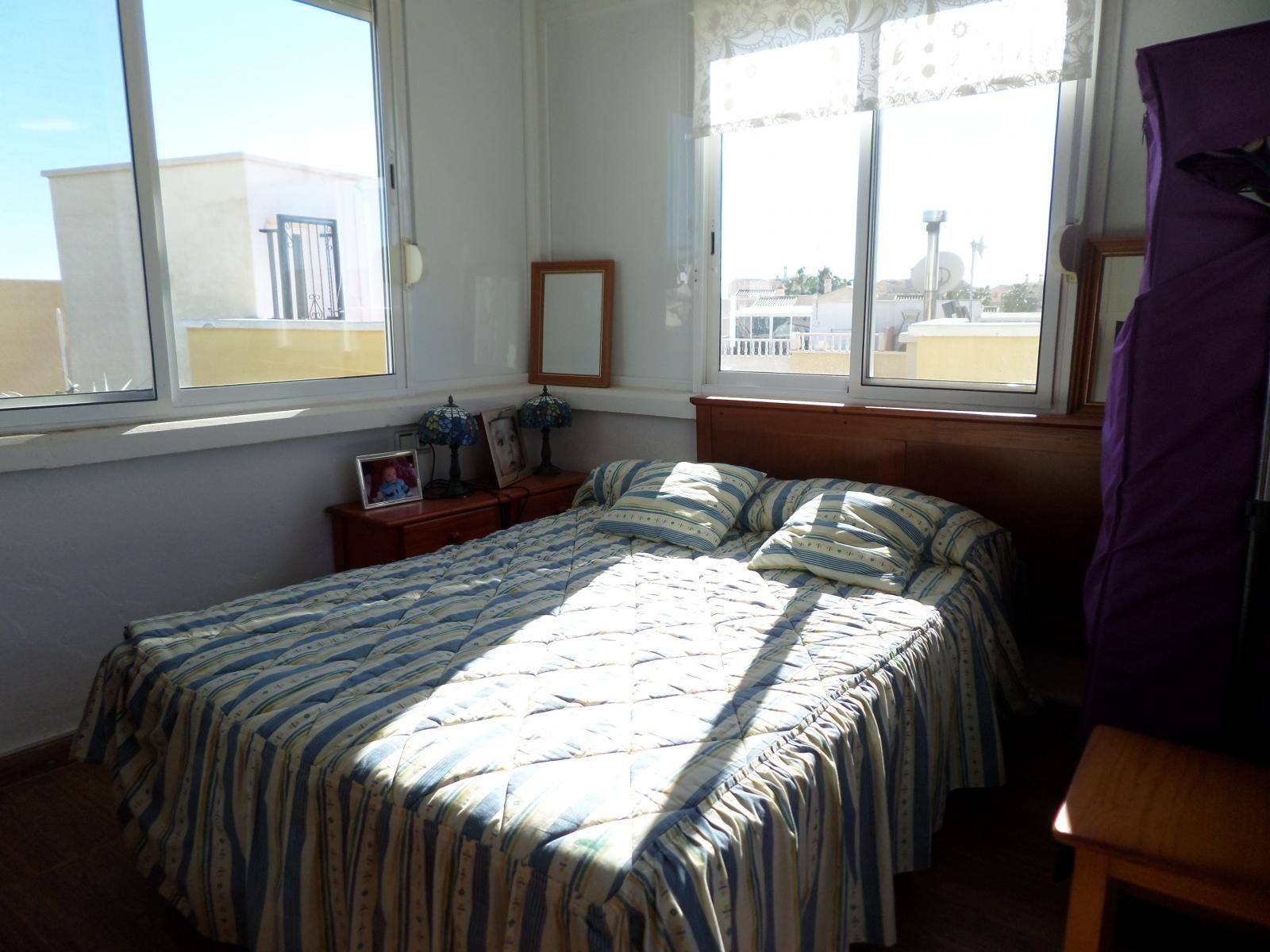 Duplex situado Los ALTOS con 3 dormitorios , 2 baños en comunidad privada con piscina comunitaria