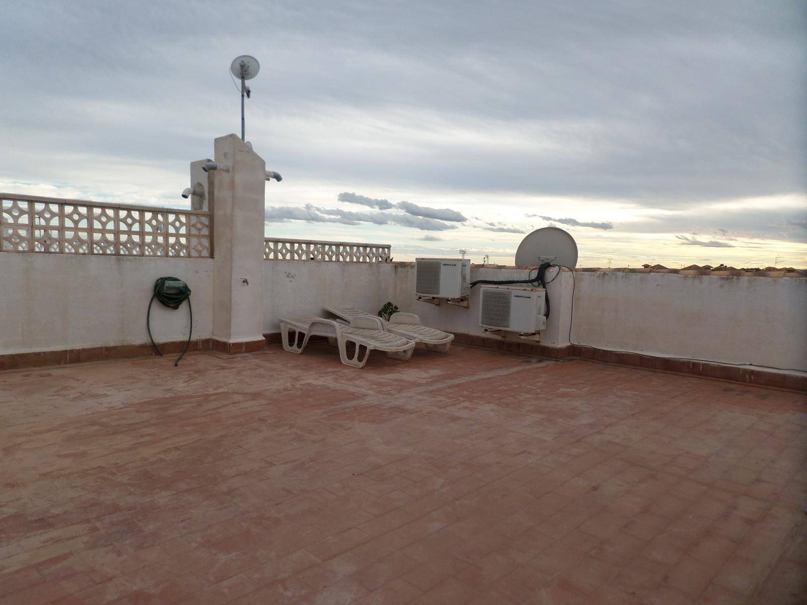 Duplex situado Los ALTOS con 3 dormitorios , 2 baños en comunidad privada con piscina comunitaria